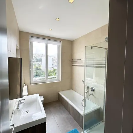 Sea View With Jacuzzi In Paceville!