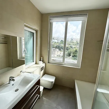 Apartment Sea View With Jacuzzi In Paceville! Saint Julian's
