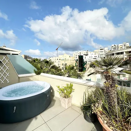 Sea View With Jacuzzi In Paceville!
