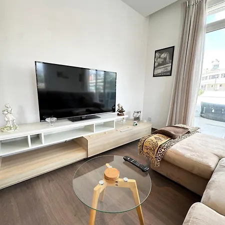 Sea View With Jacuzzi In Paceville! Apartamento *